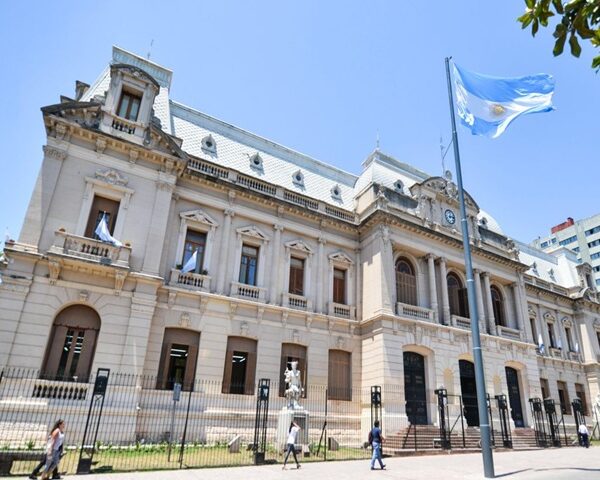 Reestructuración de deudas: Sigue vigente en septiembre el plan de alivio financiero para estatales en Jujuy
