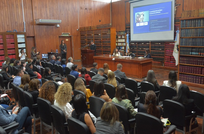 La Dra. Agustina Díaz Cordero brindó una capacitación sobre escucha en perspectiva de vulnerabilidad