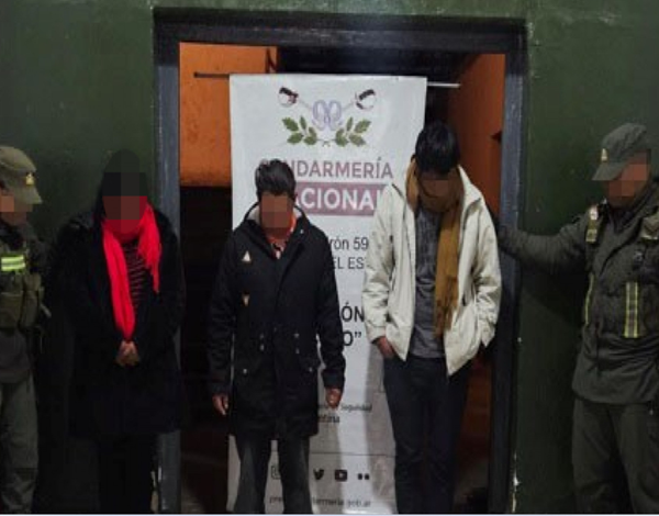 Viajaban desde Jujuy y en Santiago les detectaron más de 10 kilos de cocaína ocultos en el cuerpo y en el calzado de cuatro pasajeros