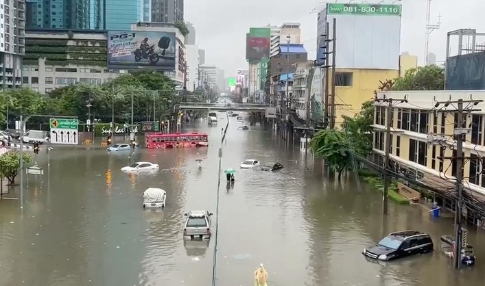 Bangkok: Lluvias intensas causan caos y evacuaciones en la capital tailandesa