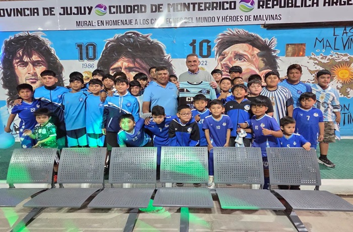 En Monterrico el histórico Luis Alberto Islas inauguró el Mural Cultural en junto al intendente Luciano Moreira
