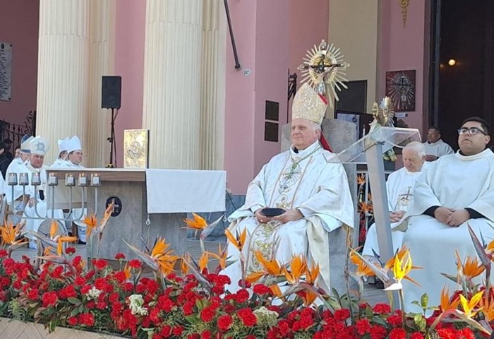 En Salta el nuncio presidió la misa del Señor del Milagro ante una multitud de peregrinos