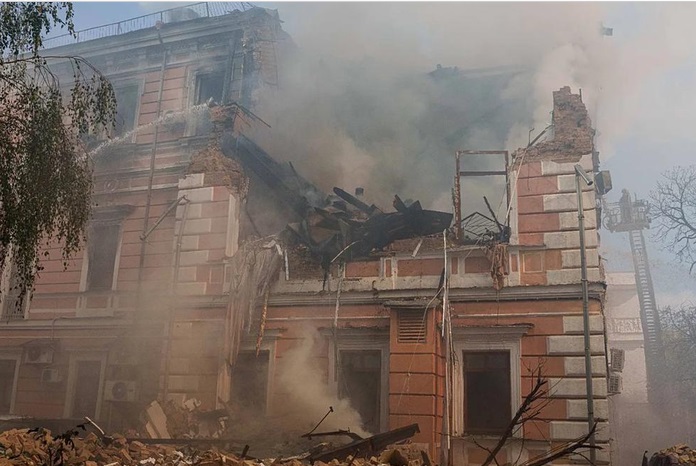 Rusia lanza bombardeos sobre la Academia de Ciencias de Kiev, dejando al menos 7 víctimas fatales