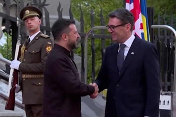 Reino Unido respalda a Zelensky tras las críticas de Trump y reafirma la presión sobre Rusia