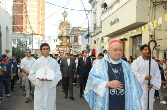 La Virgen de Río Blanco recorrió las calles de la Capital jujeña en una multitudinaria muestra de fe