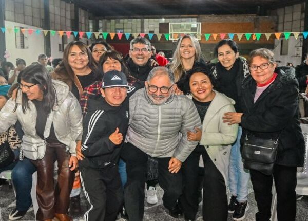 Cientos de familias participaron de la 17° Serenata a las Madres en el barrio Cuyaya