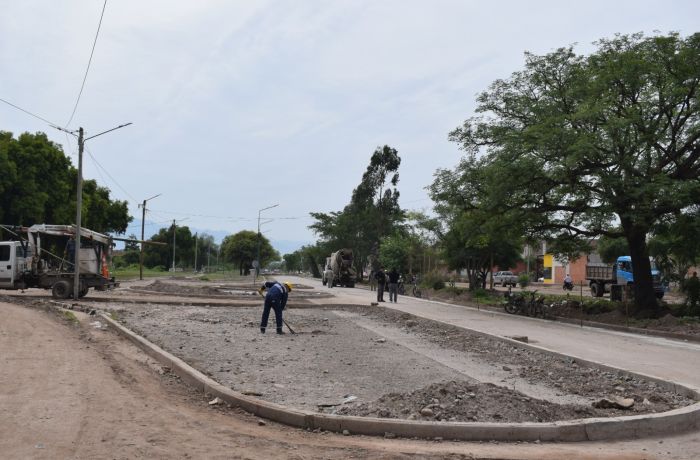 Julio Bravo supervisó los avances del parque lineal 3 en la zona este de San Pedro