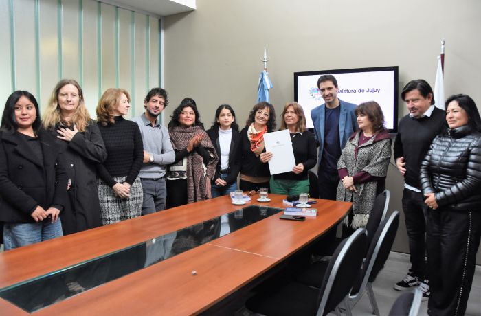 Reconocieron en la Legislatura un libro que reconstruye la historia de los mercados de Jujuy