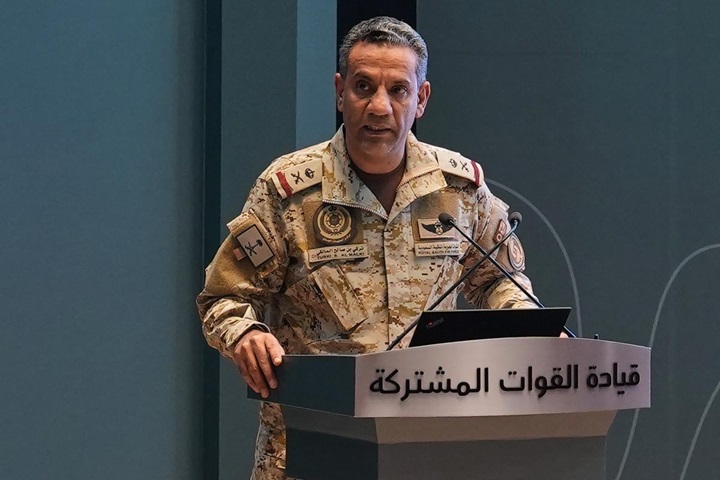 Arabia Saudí retoma operaciones en su aeropuerto tras ataques hutíes y noticias de la región