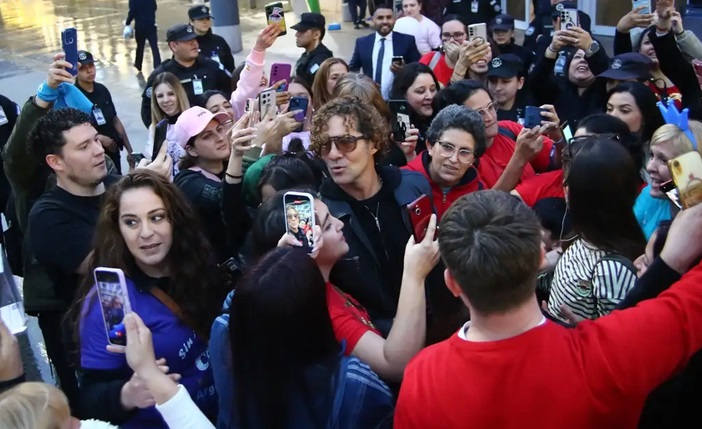 David Bisbal llegó a la Argentina y mostro cariño con sus fanáticos