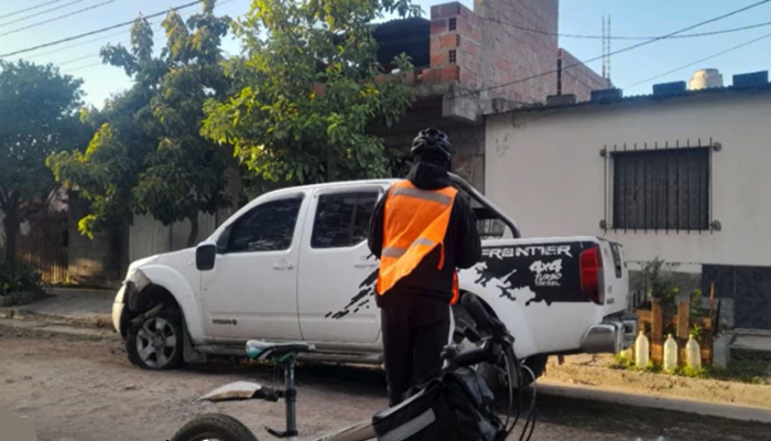 Alto Comedero: Atropelló a un motociclista, huyó y fue encontrado ebrio dentro de una camioneta