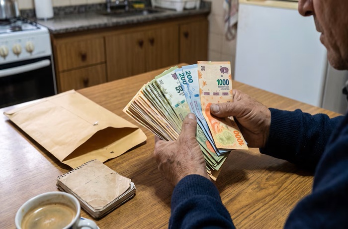¿Cuánto deben en promedio las familias en cada provincia y dónde se registran más atrasos?