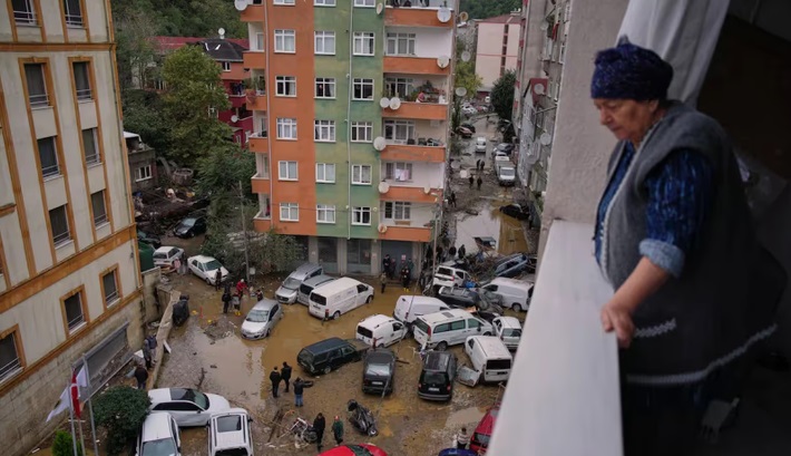 Al menos 10 muertos por las peores lluvias en ocho décadas en Estambul
