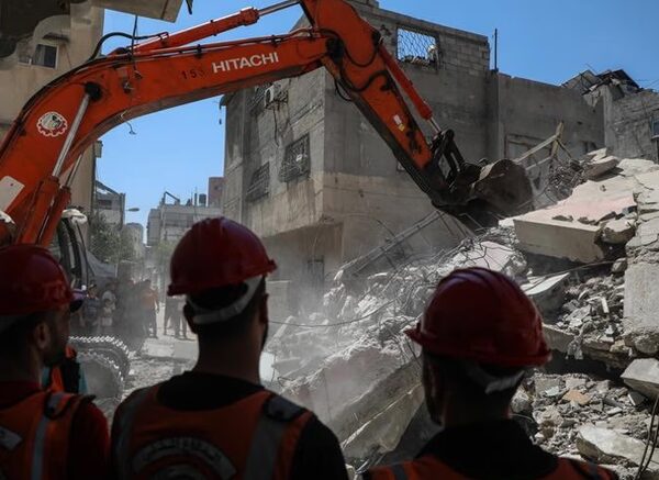 Rescataron a más de 7.200 personas entre los escombros en Irán durante la guerra