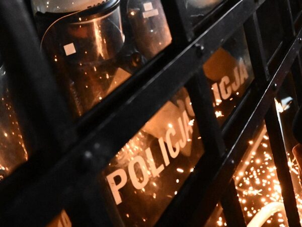 Tribunal Constitucional de Polonia denuncia «golpe de Estado» en medio de disturbios frente a su sede